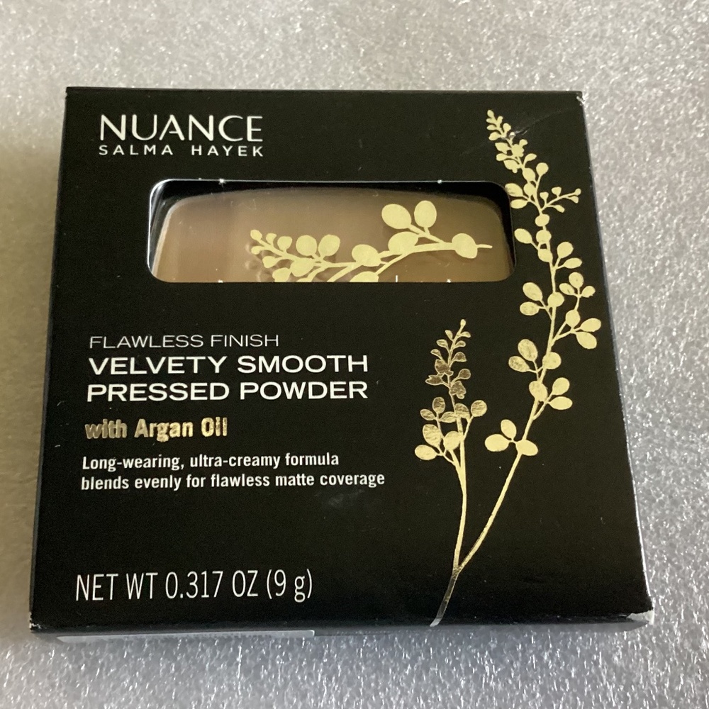 Nuance Flawless Finish Velvety Smooth Pressed Powder with Argan Oil Light 515